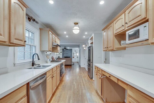 Building Photo - 2663 Rangewood Dr NE