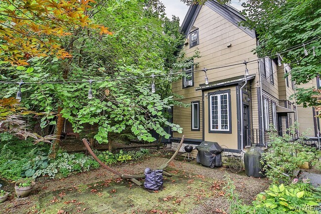 Building Photo - 298 Jersey St