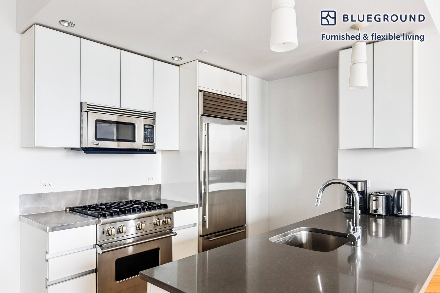Building Photo - 550 W 54th St