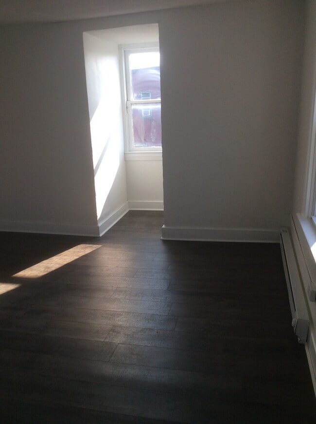 Building Photo - 2 Bedroom Apartment-York City SD