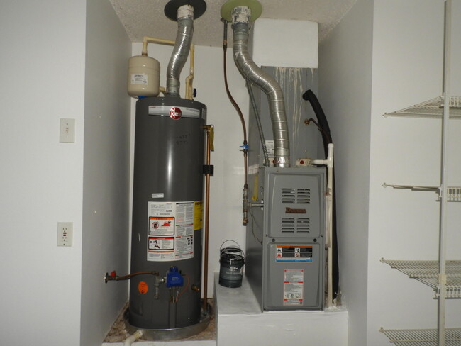 Building Photo - 1520 Vista Lake Cir