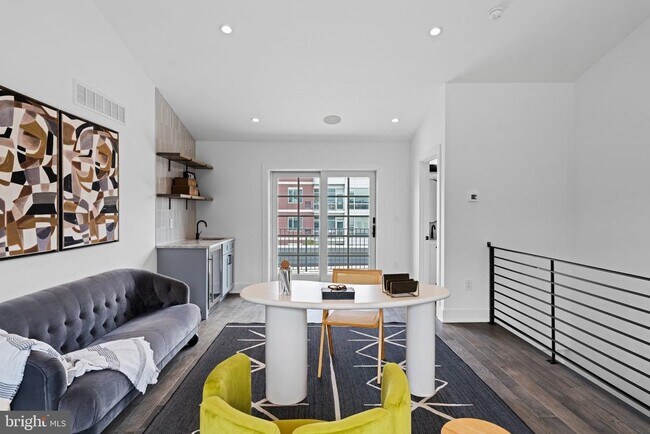 Building Photo - 742 S Broad St