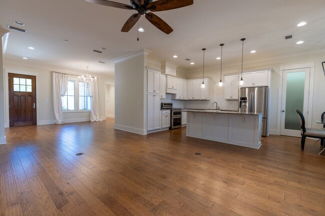 Building Photo - 4 Bedrooms, 3 bathrooms located in Fairhope!