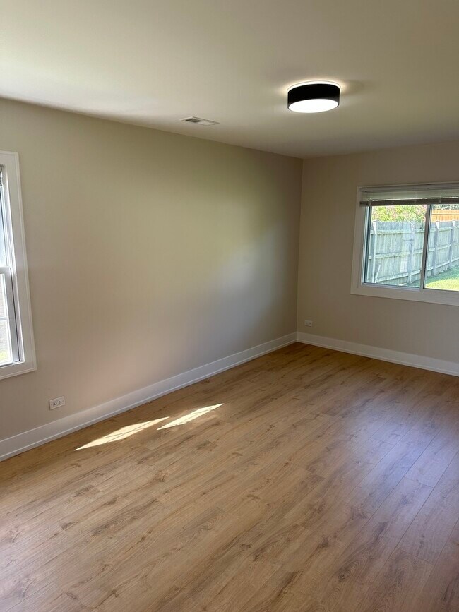 Building Photo - 15018 Huntington Ct