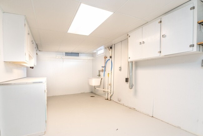 Building Photo - Single family home near CMR High School and Valley View Elementary School in Great Falls.