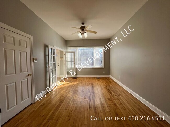 Building Photo - 2840 N Maplewood Ave