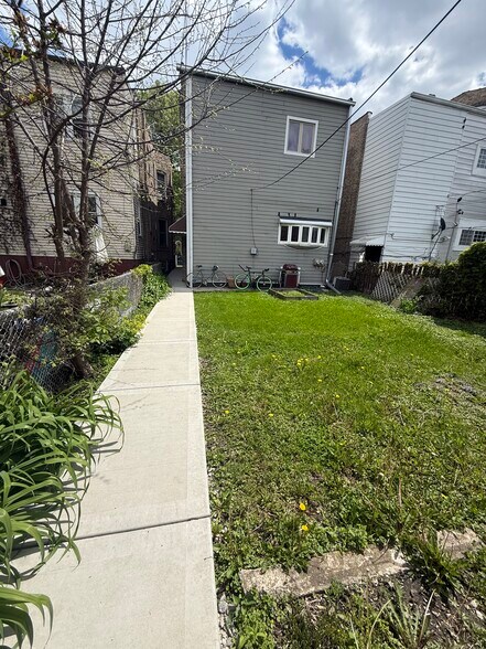 Building Photo - 2034 N Sawyer Ave