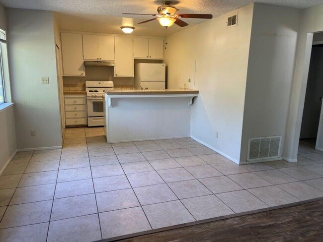 Building Photo - 9508 Emerald Park Dr