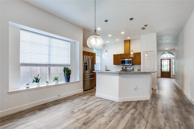 Building Photo - 3306 Ashleaf Dr