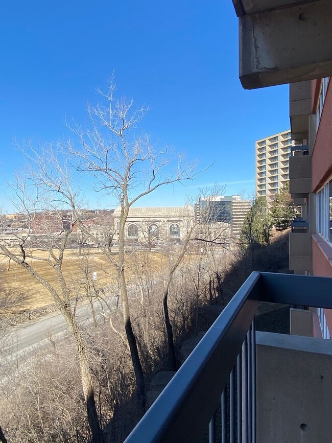 Building Photo - Santa Fe Condo- NEWLY REMODELED & MOVE-IN READY!!