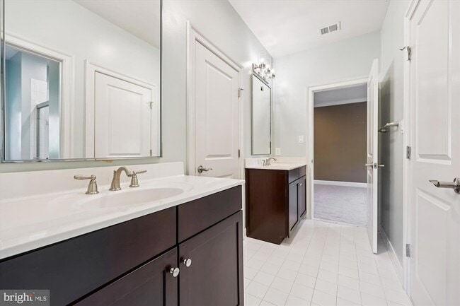 Building Photo - 448 Salk Cir