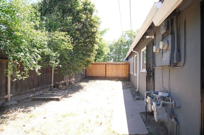 Building Photo - 1207-1209 Merced Avenue