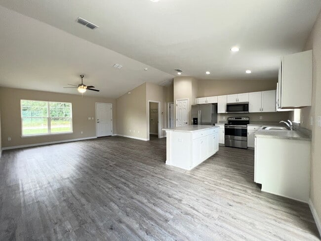 Building Photo - **Available March 15th**Beautiful Home for Rent 3 Bd 2Bath