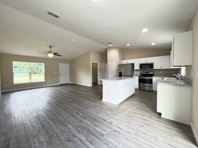 Building Photo - **Beautiful Home for Rent 3 Bd 2Bath