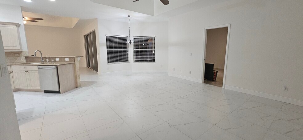 Building Photo - 2851 SW 49th Ter