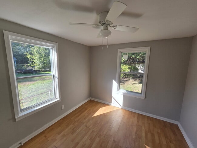 Building Photo - 2866 Edgewood St