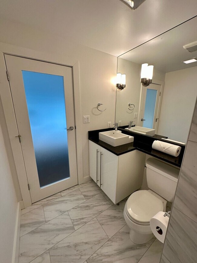 Building Photo - 1 BED | 1 BATH | DRAYTON TOWER | ALL UTILITIES INCLUDED