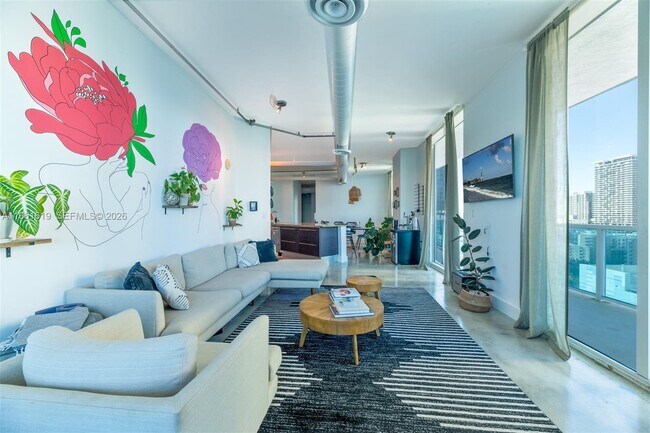 Building Photo - 700 NE 25th St