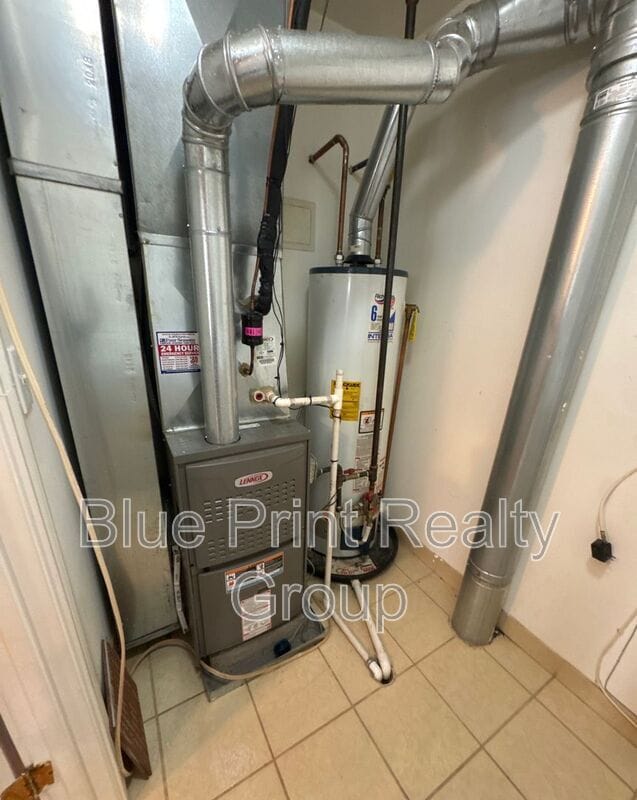 Building Photo - 1540 E 67th Pl