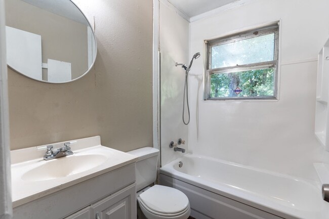 Building Photo - Midwest City Rent to Own!