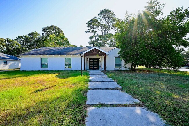 Building Photo - 25602 Yellow Pine Ln