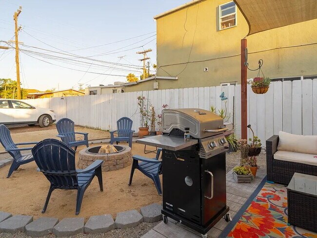 Building Photo - "Charming 2-Bedroom San Diego Retreat with...
