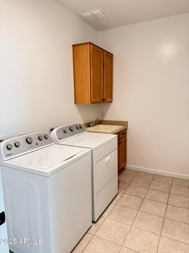 Building Photo - 336 W Tenia Trail