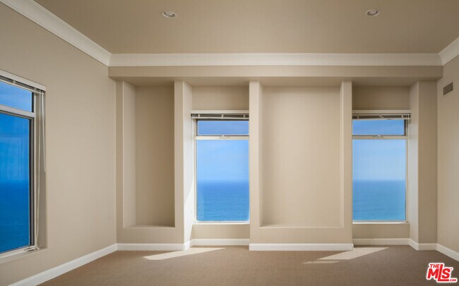 Building Photo - 3235 Rambla Pacifico St
