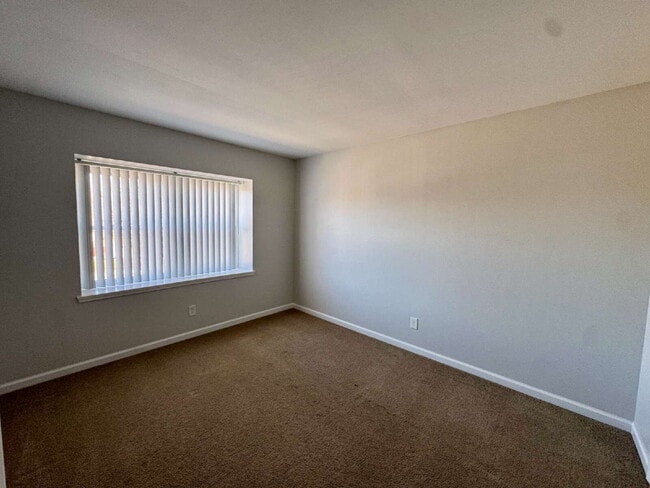 Building Photo - 600 E McKinley Rd