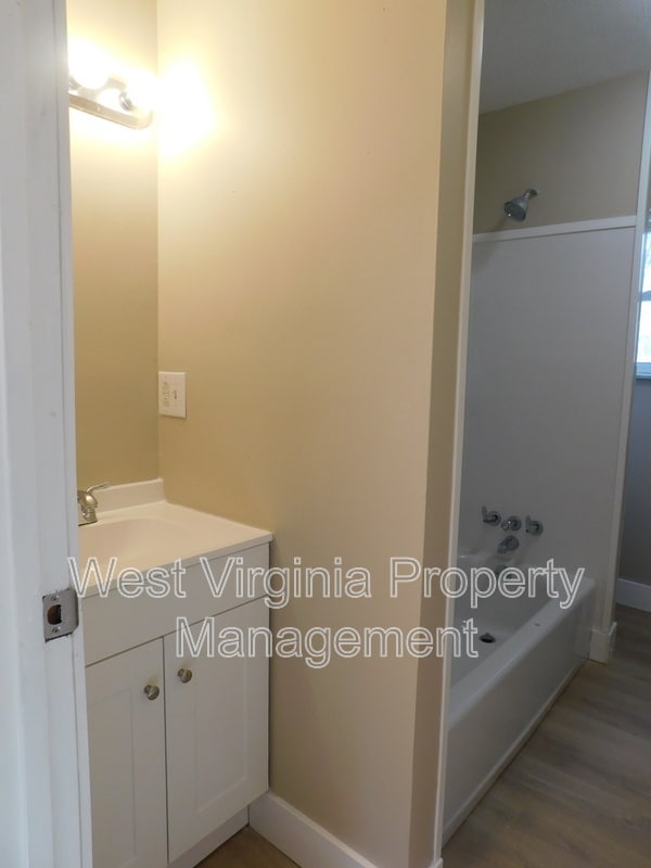 Building Photo - 98 Goodman Dr