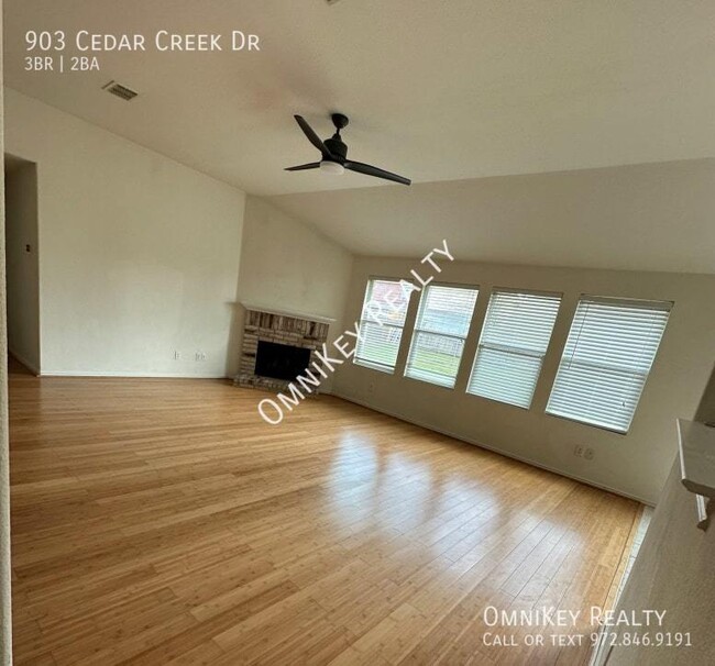 Building Photo - 903 Cedar Creek Dr