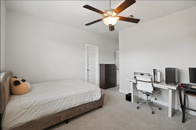 Building Photo - 26 Argosy Bend Pl