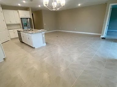 Building Photo - 324 Spg Hl Lk Lp