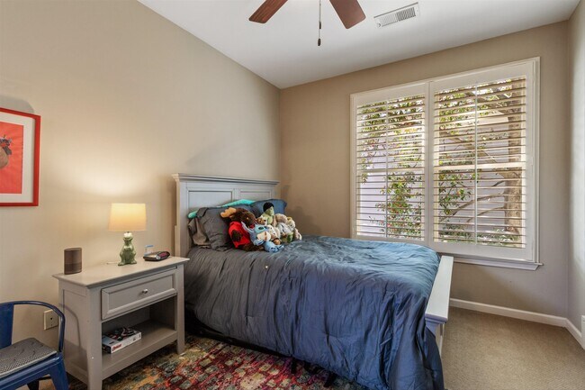Building Photo - 948 River Breeze Dr