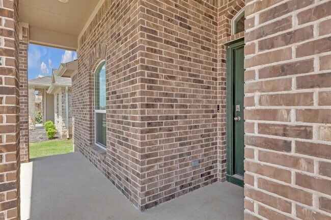 Building Photo - 120 Krause Spgs Dr