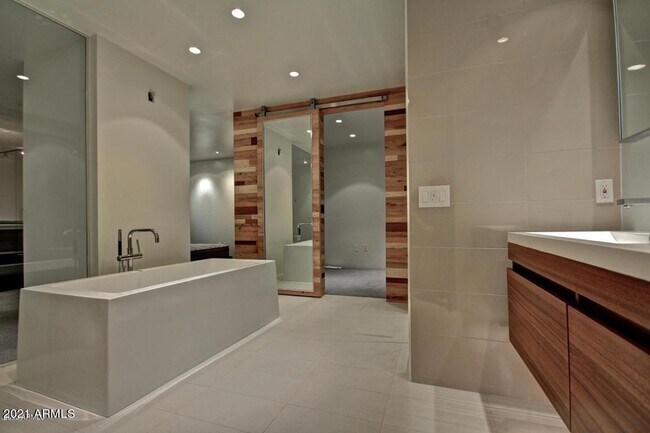 Building Photo - 4747 N Scottsdale Rd