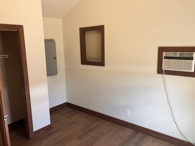 Building Photo - 111 E Cottonwood Dr