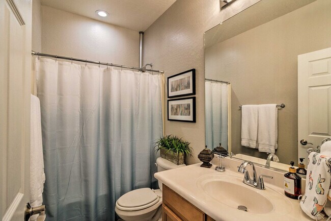 Building Photo - 8790 W Hayward Ave