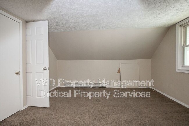 Building Photo - 374 E 232nd St