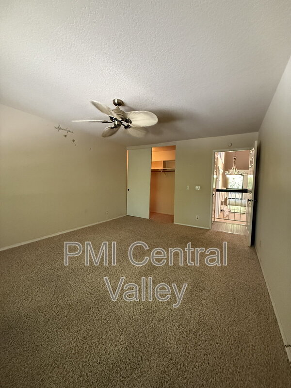 Building Photo - 1725 Edgebrook Dr