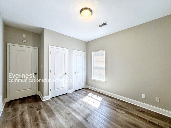 Building Photo - 6437 Arbor Lake Dr W