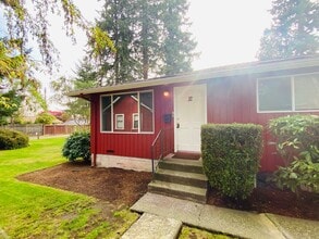 Building Photo - Charming 2-Bedroom Apartment at Fowler Court with In-Unit Washer/Dryer & Extra Storage