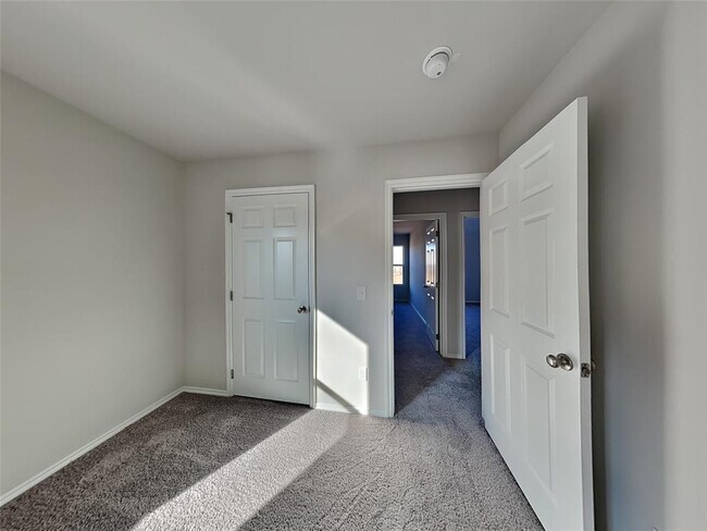 Building Photo - 1033 E Stetson Ln
