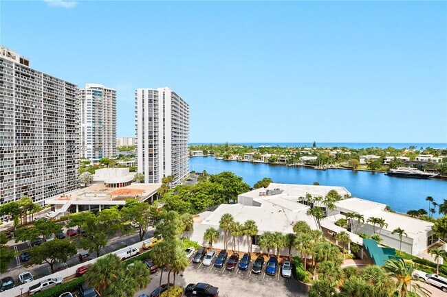 Building Photo - 20281 E Country Club Dr