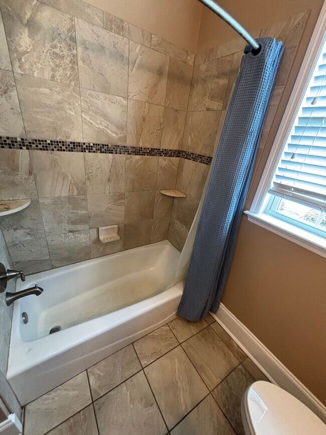Building Photo - Charming 3-Bedroom Home in Southwood – Spa...