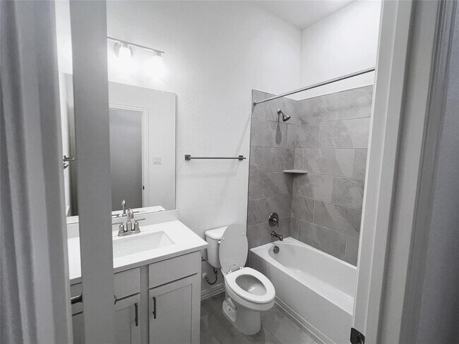 Building Photo - 247 Du Bois Ln