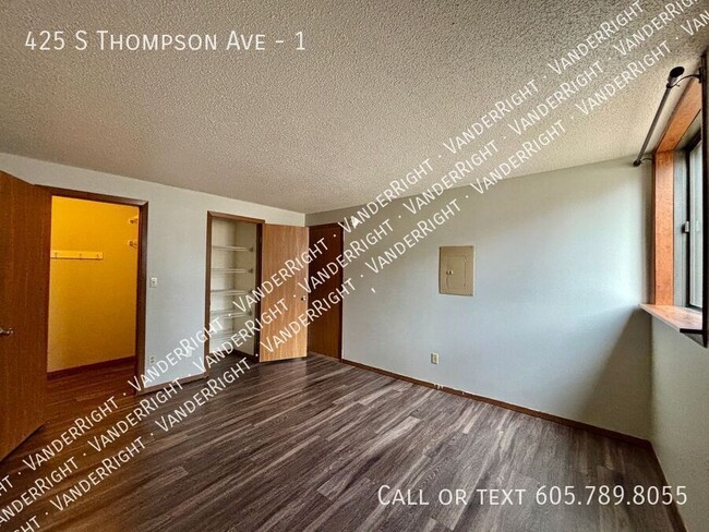 Building Photo - 425 S Thompson Ave