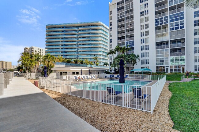 Building Photo - 1391 S Ocean Blvd