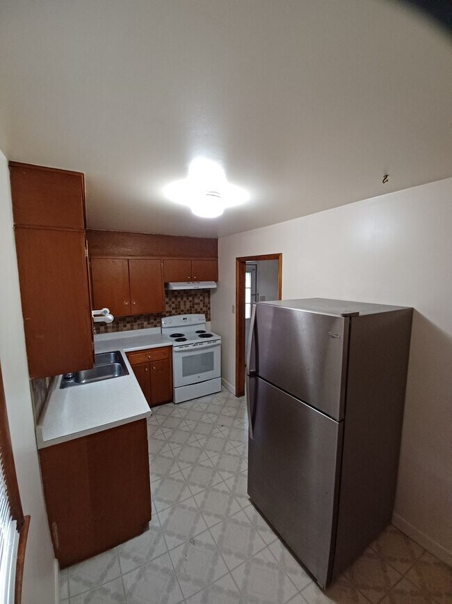 Building Photo - Don't miss out on calling this property your new home!