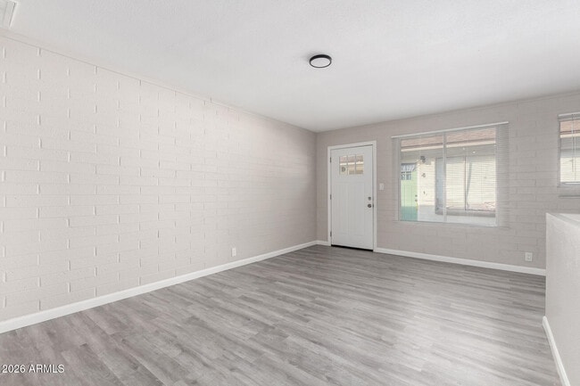 Building Photo - 405 S Priest Dr